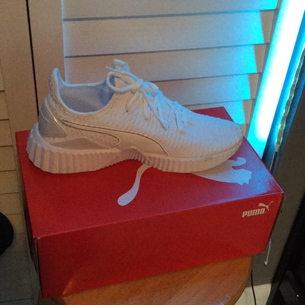White Pumas